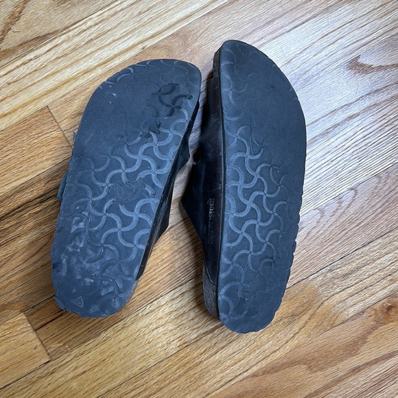 Size 9 Birkenstocks - Picture 2 of 4